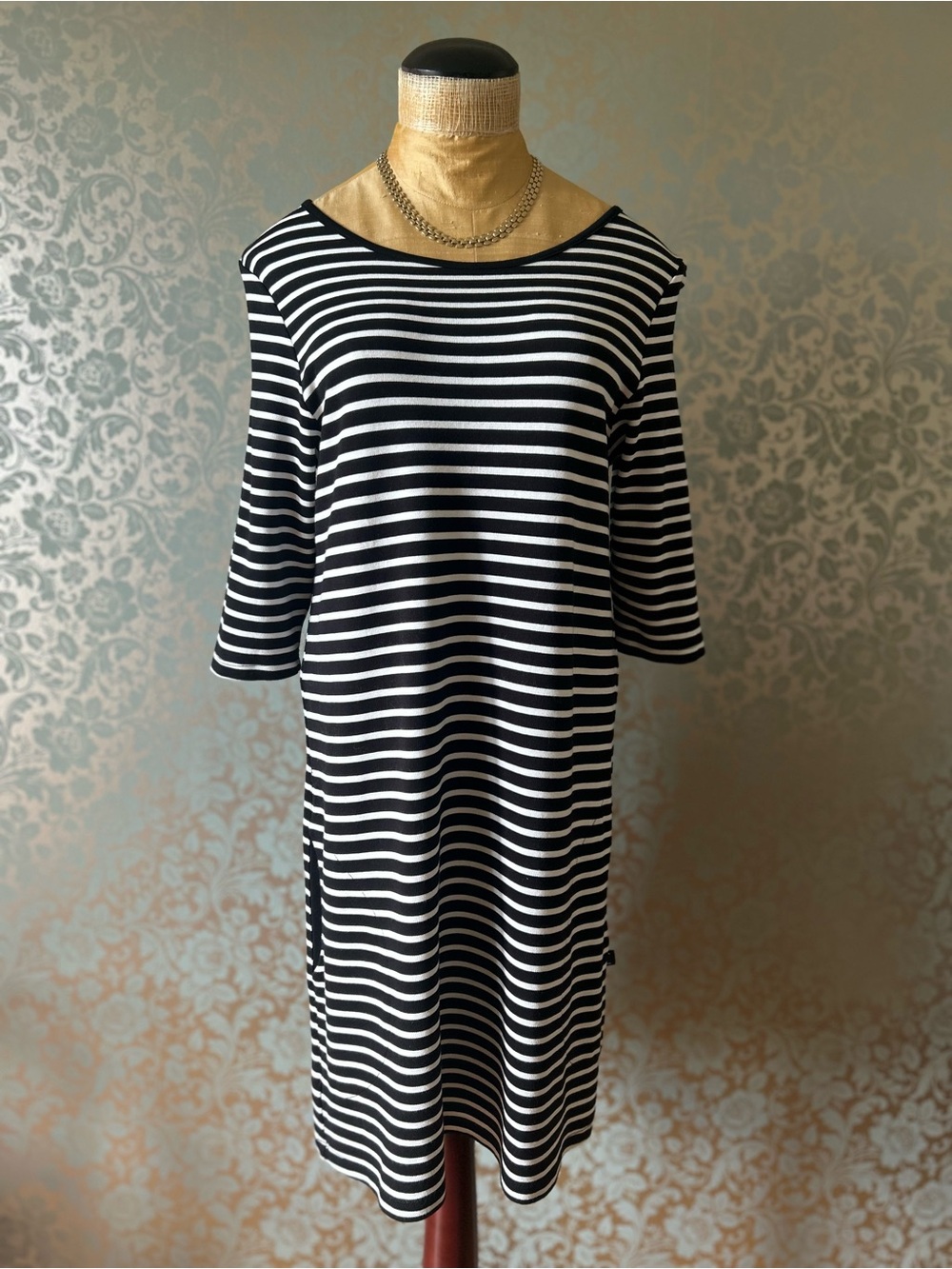 Canadian made MarieC B&W women’s striped knee length dress size L